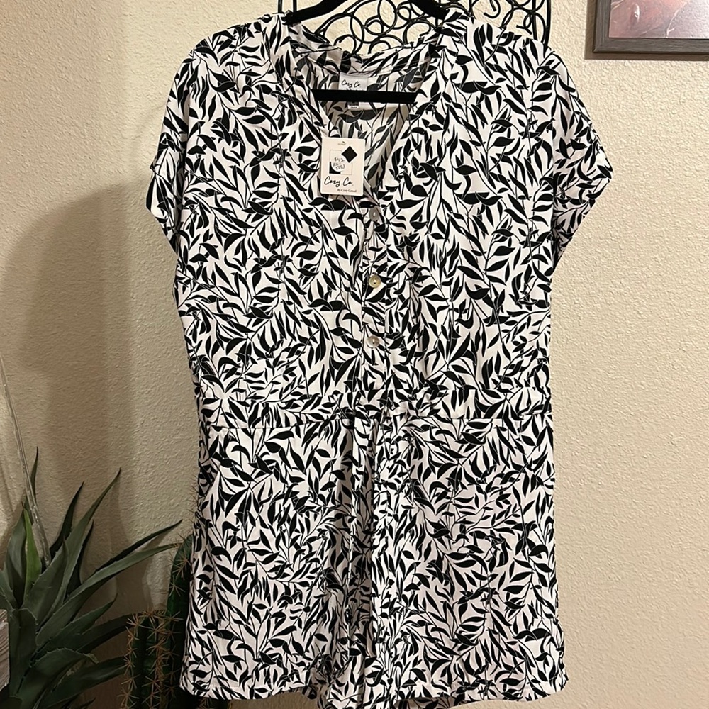 COZY CO Black and White ROMPER M. Mother-of-Pear Buttons